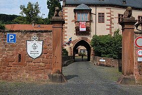 Eingang zum Schloss Eingang zum Schloss