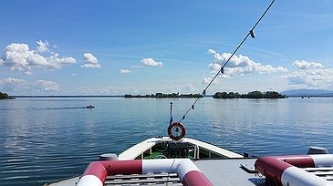 Der Chiemsee Überfahrt zur Fraueninsel, Wasser, See, Wolken, Bug